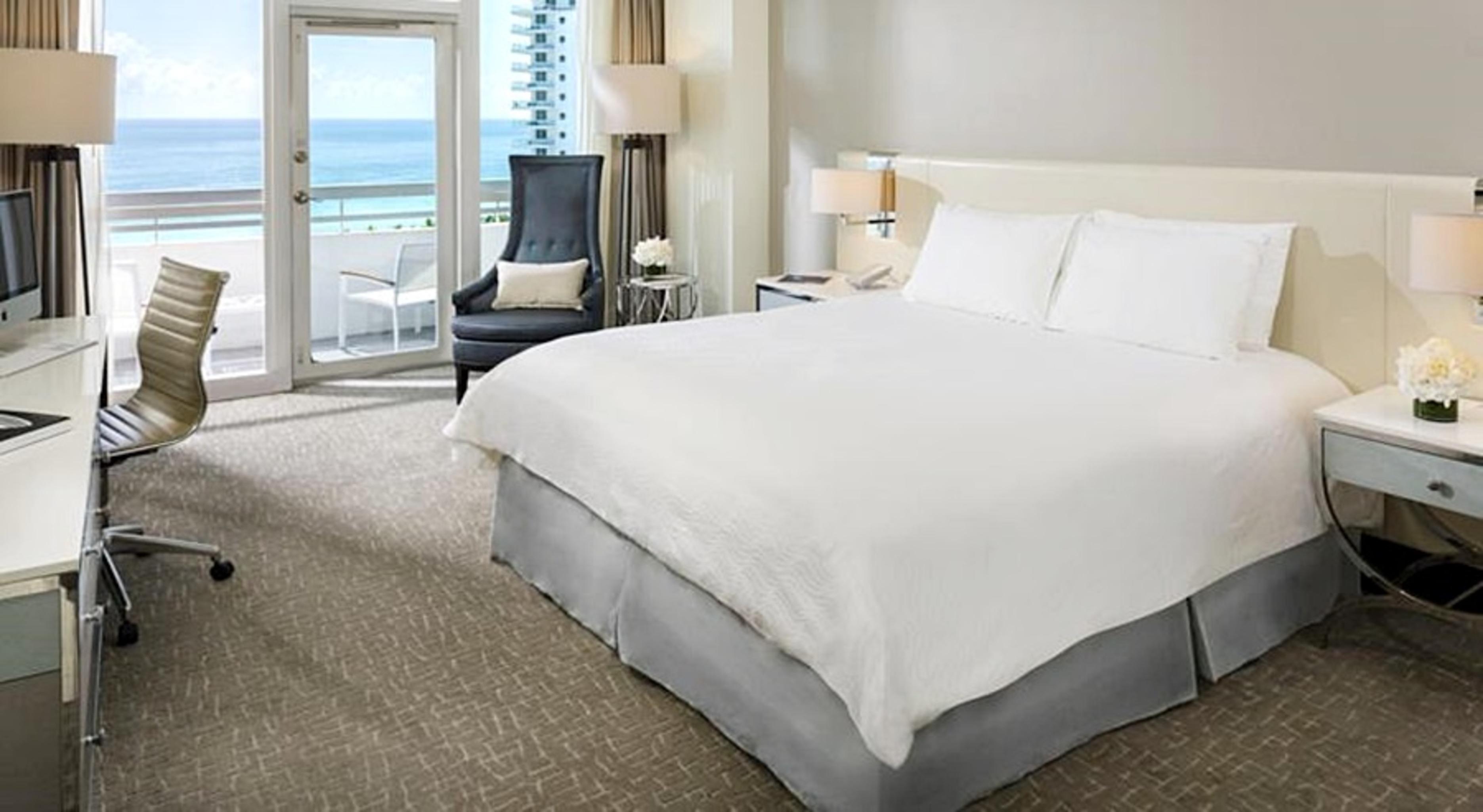 Fontainebleau Miami Beach Camera foto A guest room at The Ivy Hotel