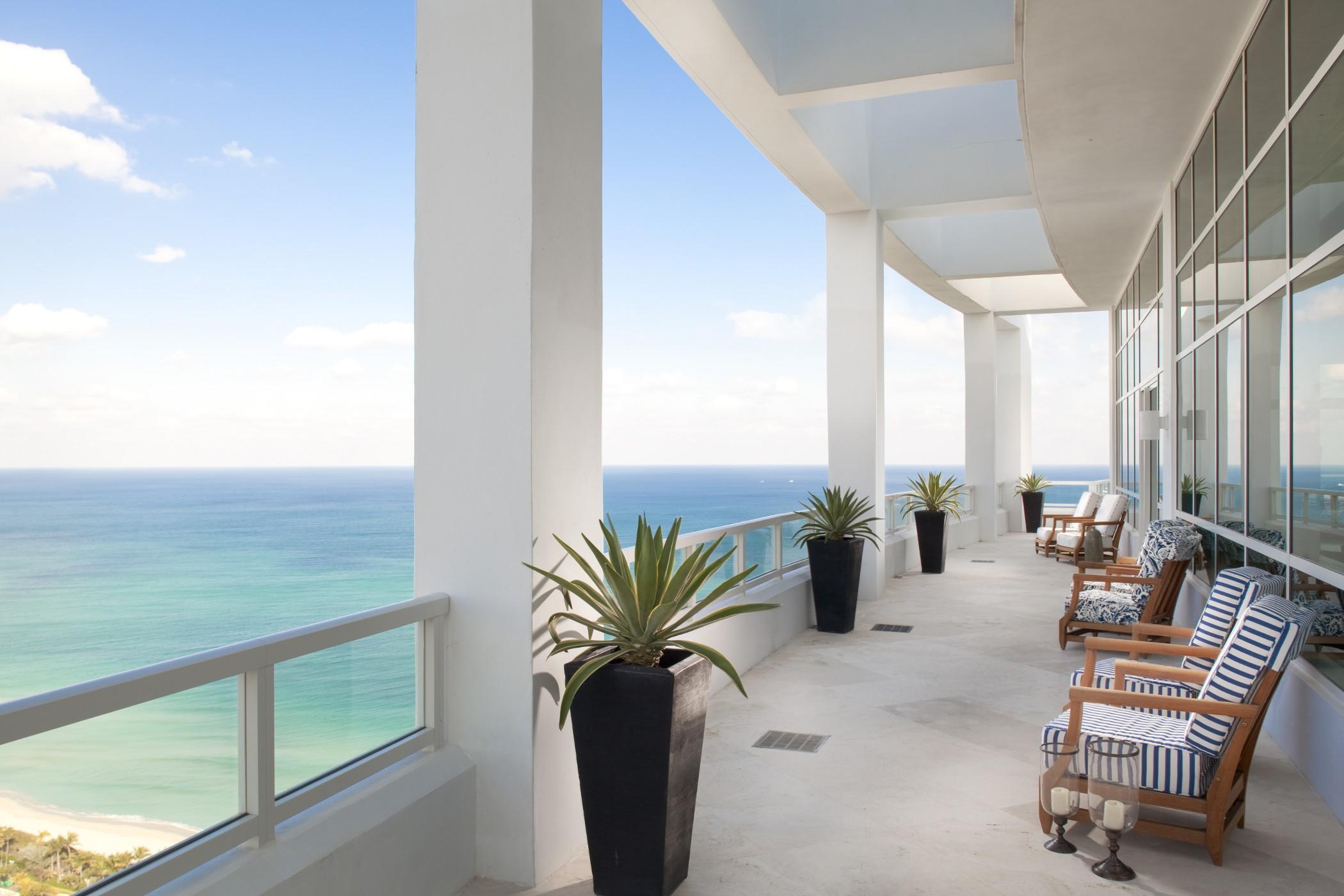 Fontainebleau Miami Beach Esterno foto Balcony