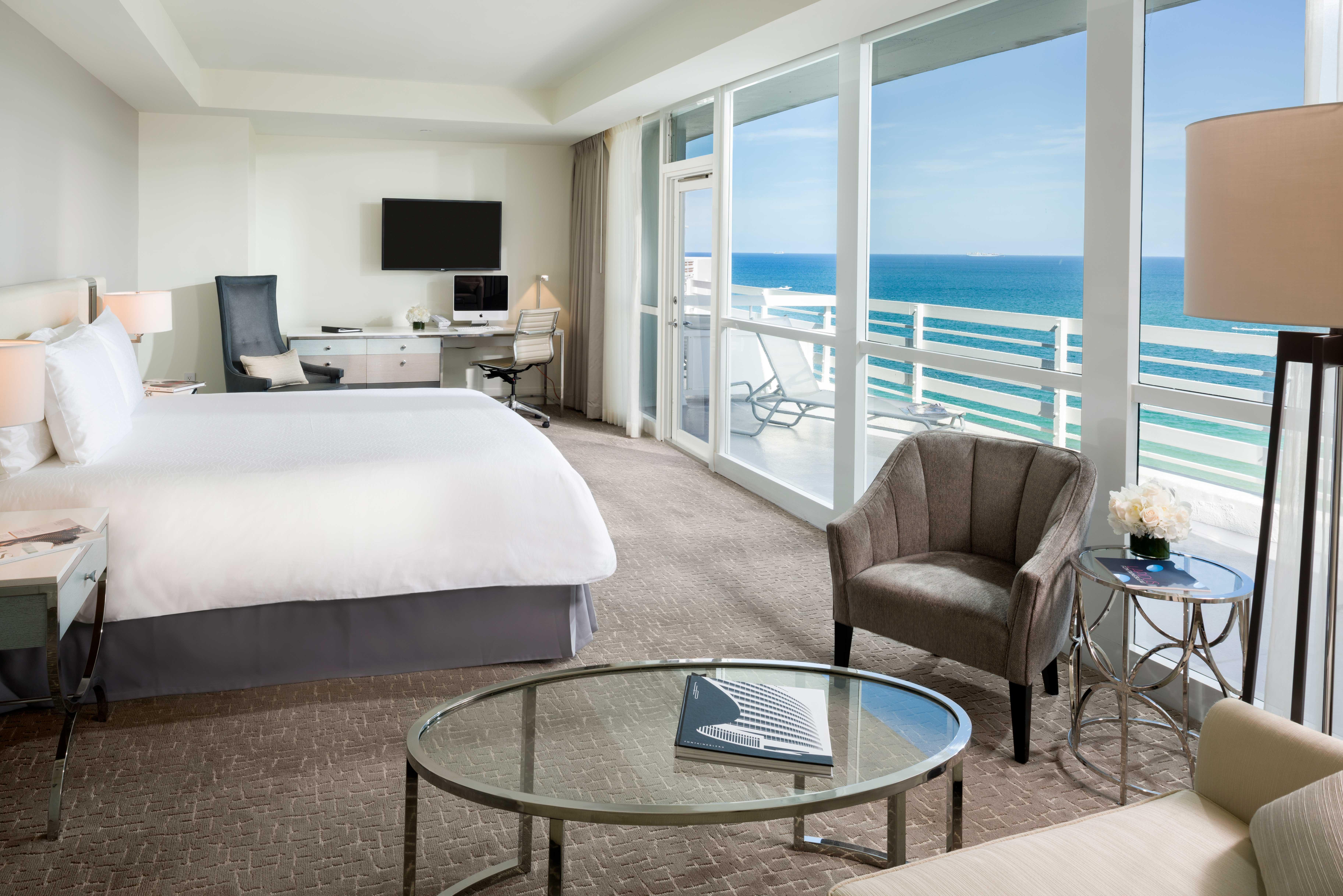 Fontainebleau Miami Beach Esterno foto A guest room at The Westin Beach Resort & Spa