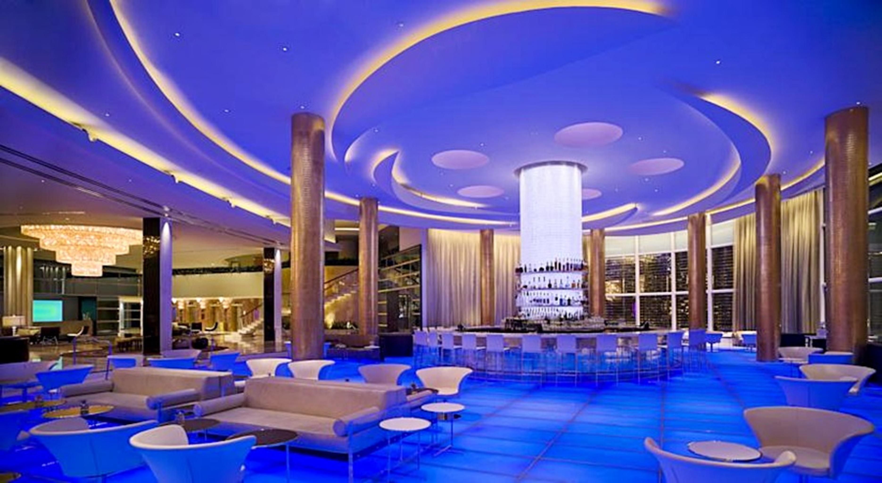 Fontainebleau Miami Beach Ristorante foto The W lounge at London Heathrow Airport