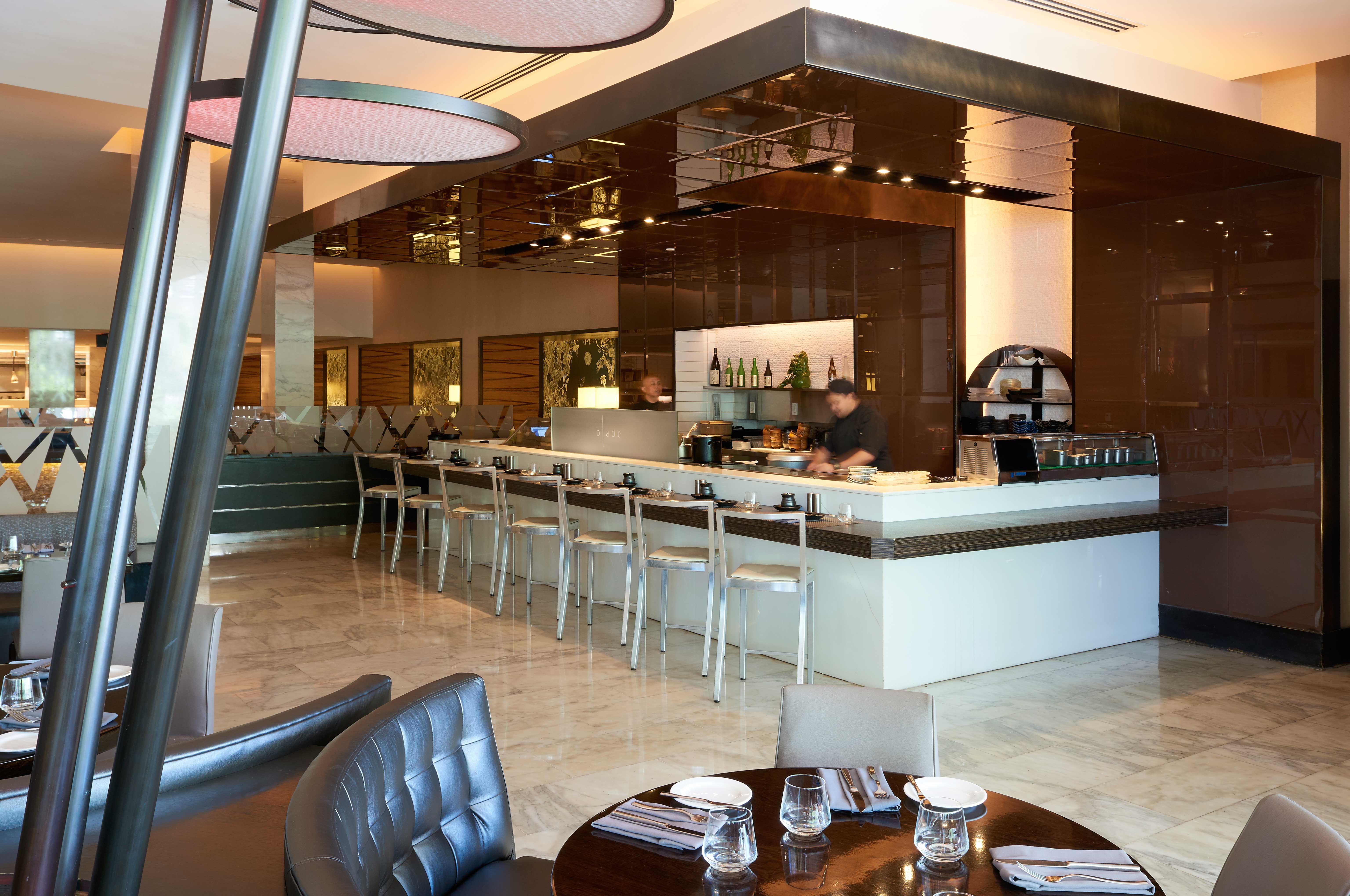 Fontainebleau Miami Beach Esterno foto The bar at the restaurant