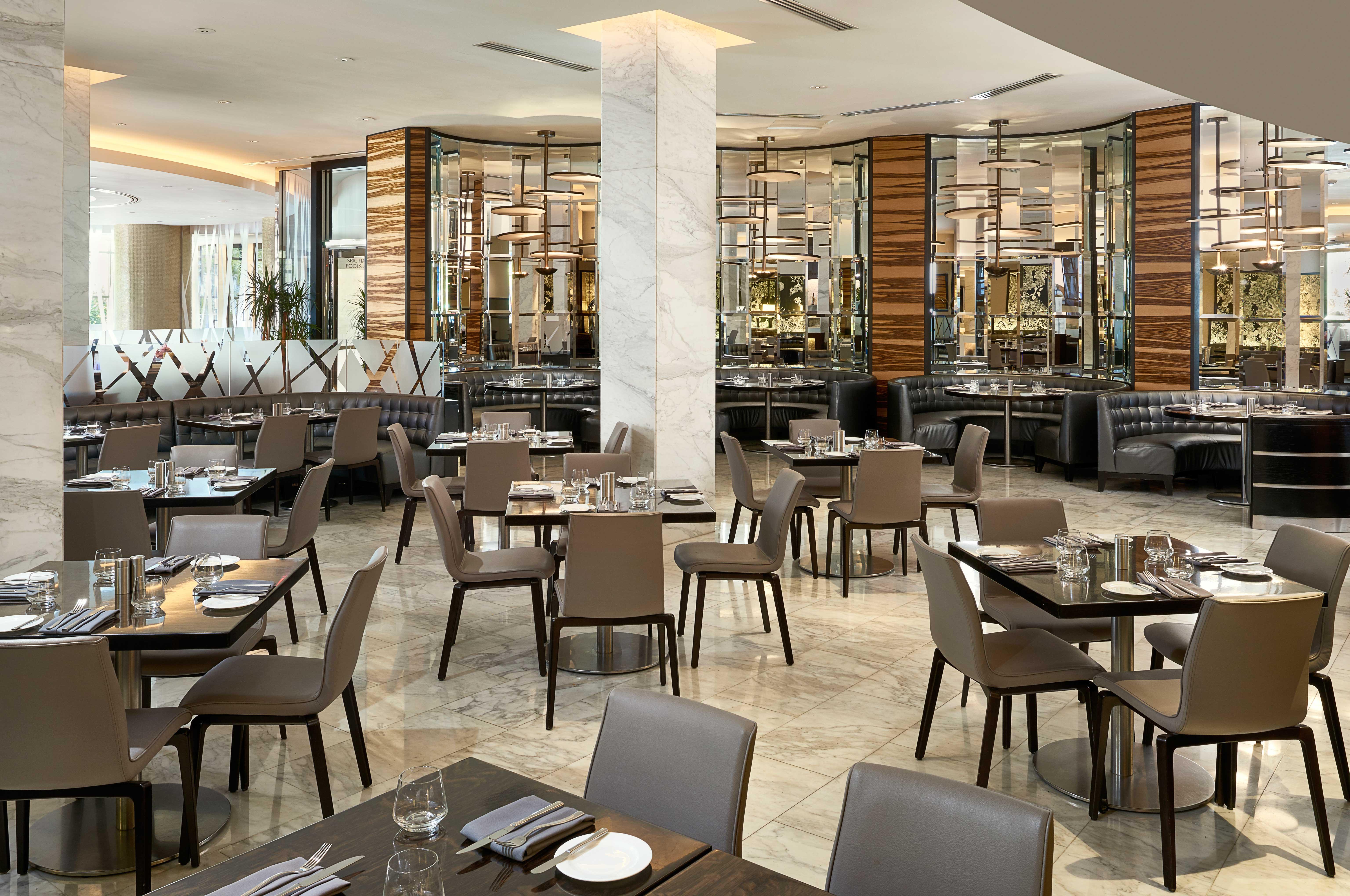 Fontainebleau Miami Beach Esterno foto The restaurant