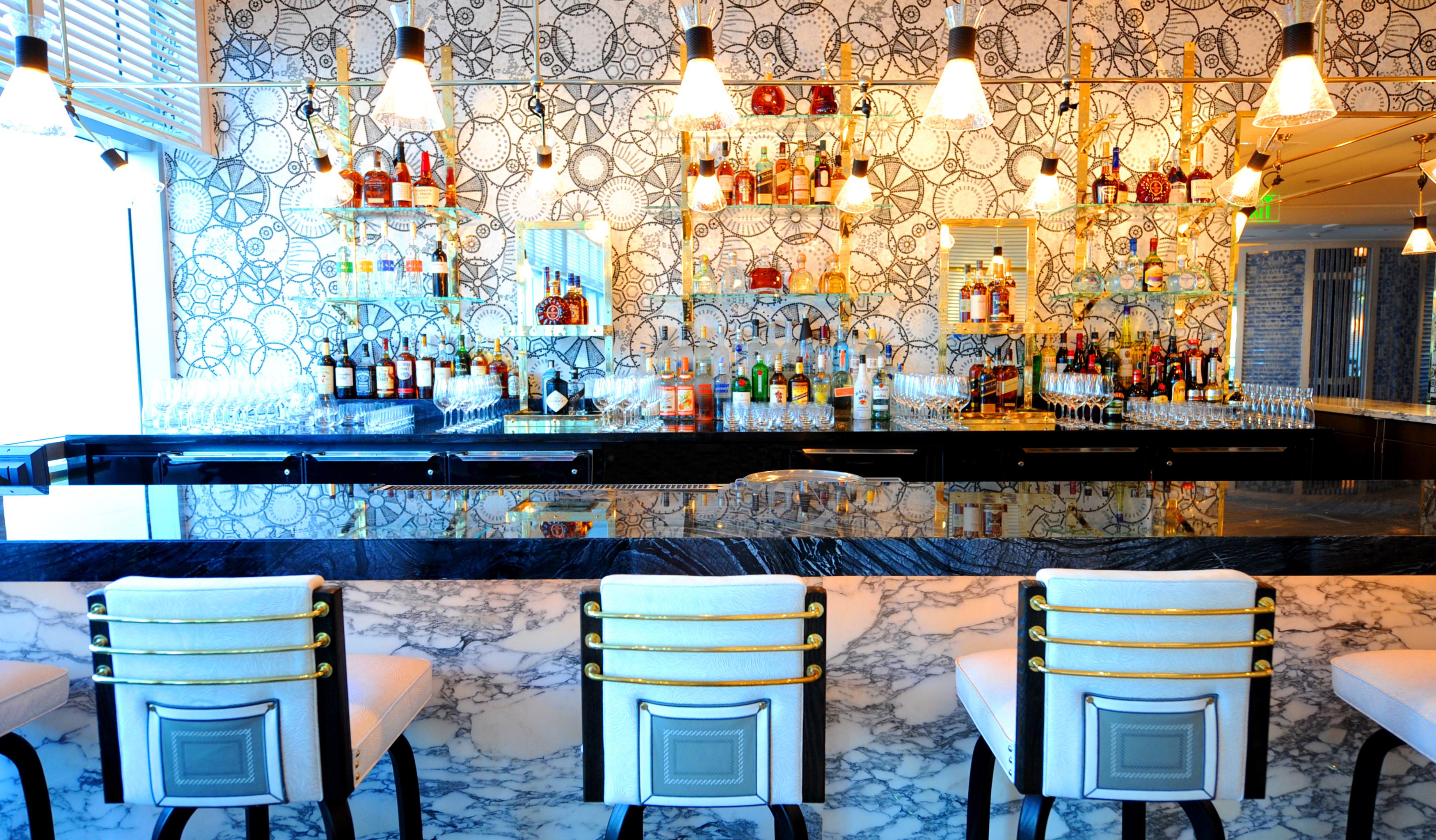 Fontainebleau Miami Beach Esterno foto The bar at the 1905 Restaurant
