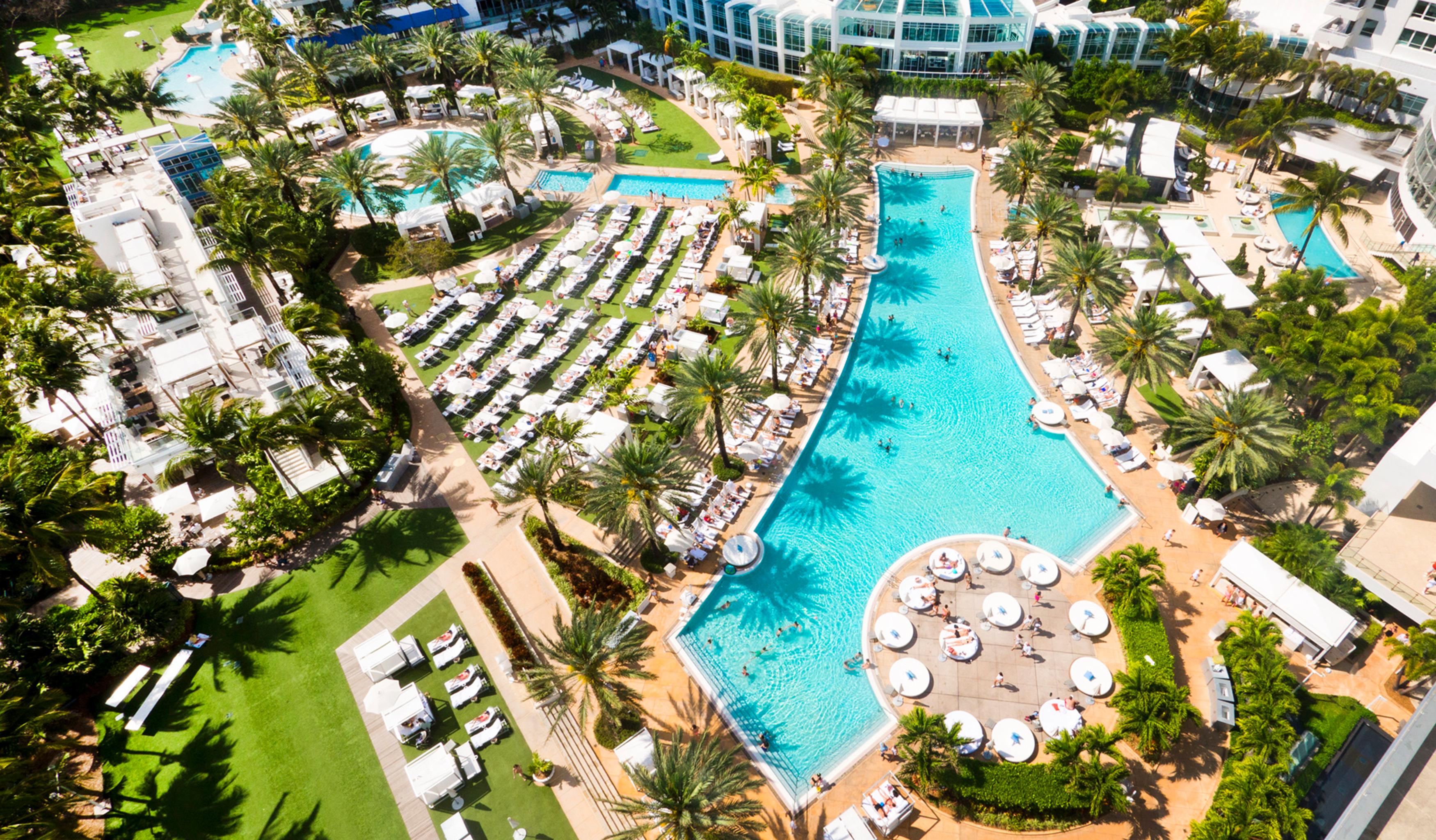 Fontainebleau Miami Beach Esterno foto The pool at the Wynn