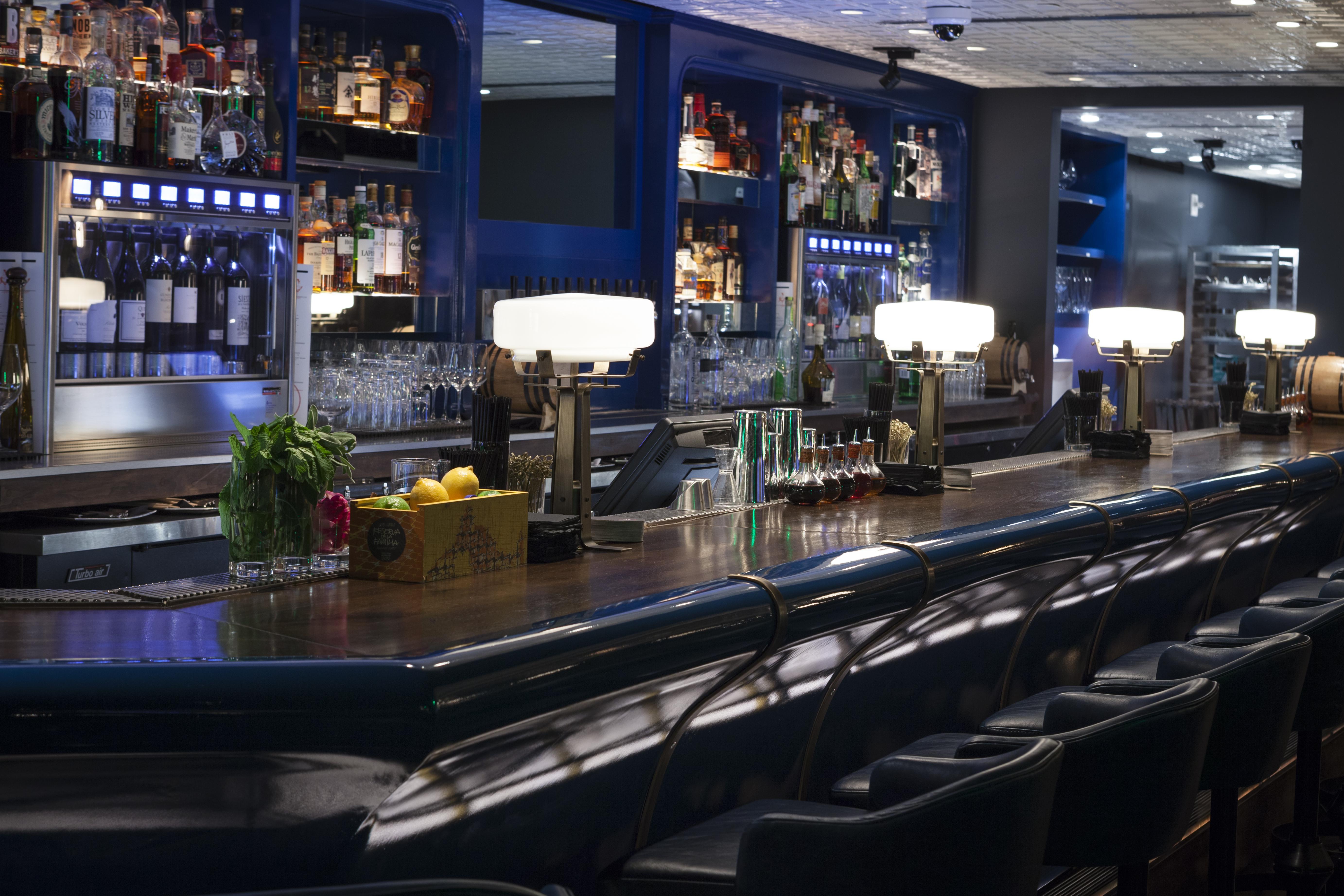 Fontainebleau Miami Beach Esterno foto The bar at the American Bar