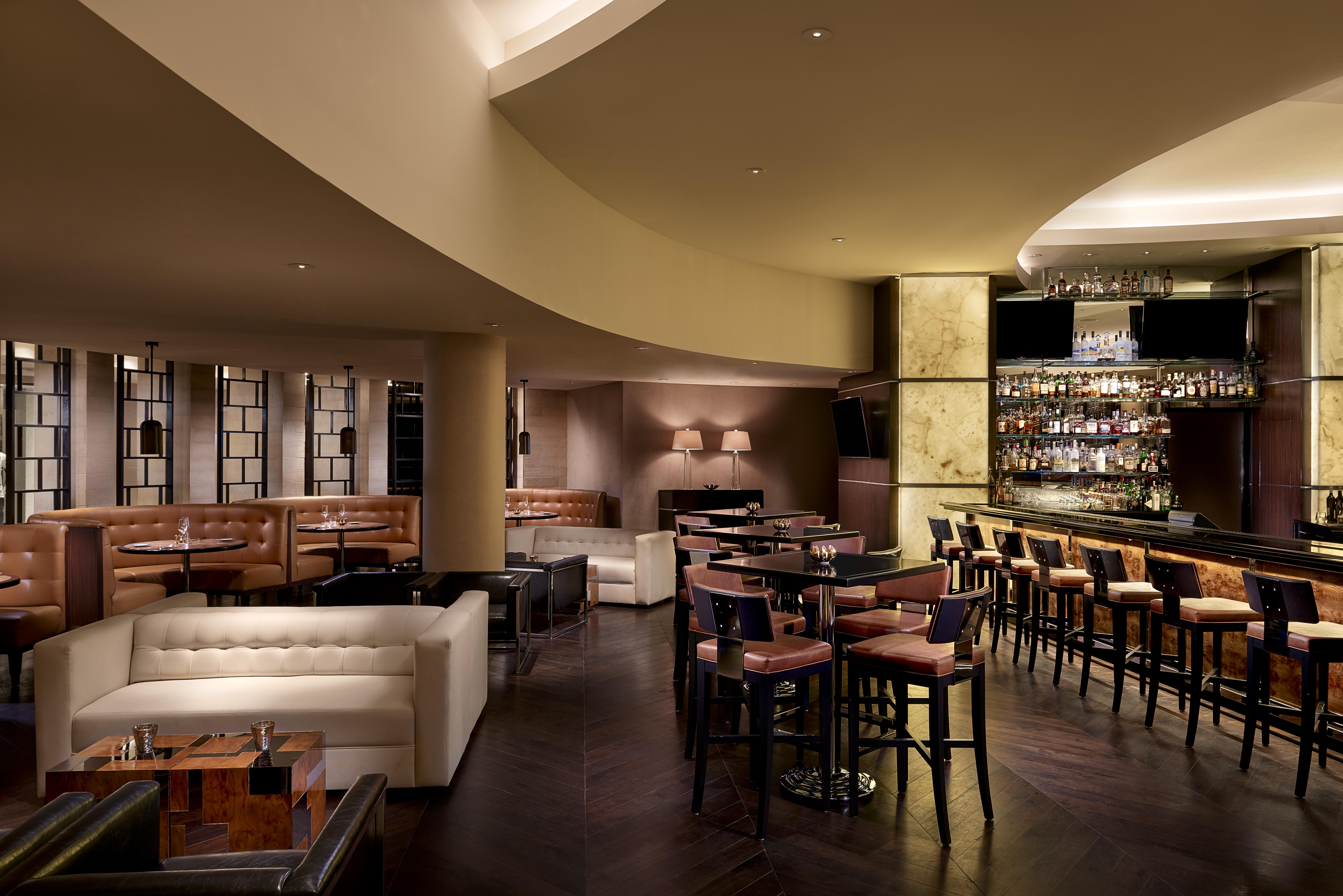 Fontainebleau Miami Beach Esterno foto The bar at the Mandarin Oriental, London