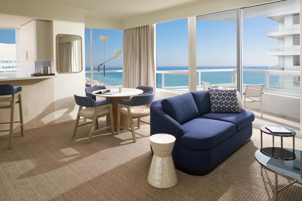 Fontainebleau Miami Beach Esterno foto A suite at the Hilton Anatole